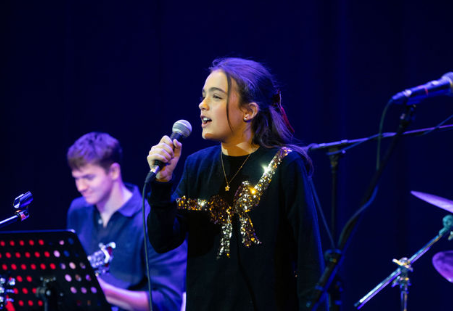 Minty Ulph on stage — photo 1